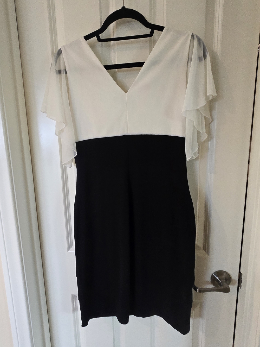 Enfocus Studio White and Black V-Neck Midi Dress